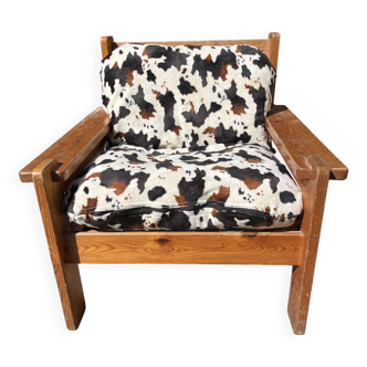 Scandinavian armchair with armrest