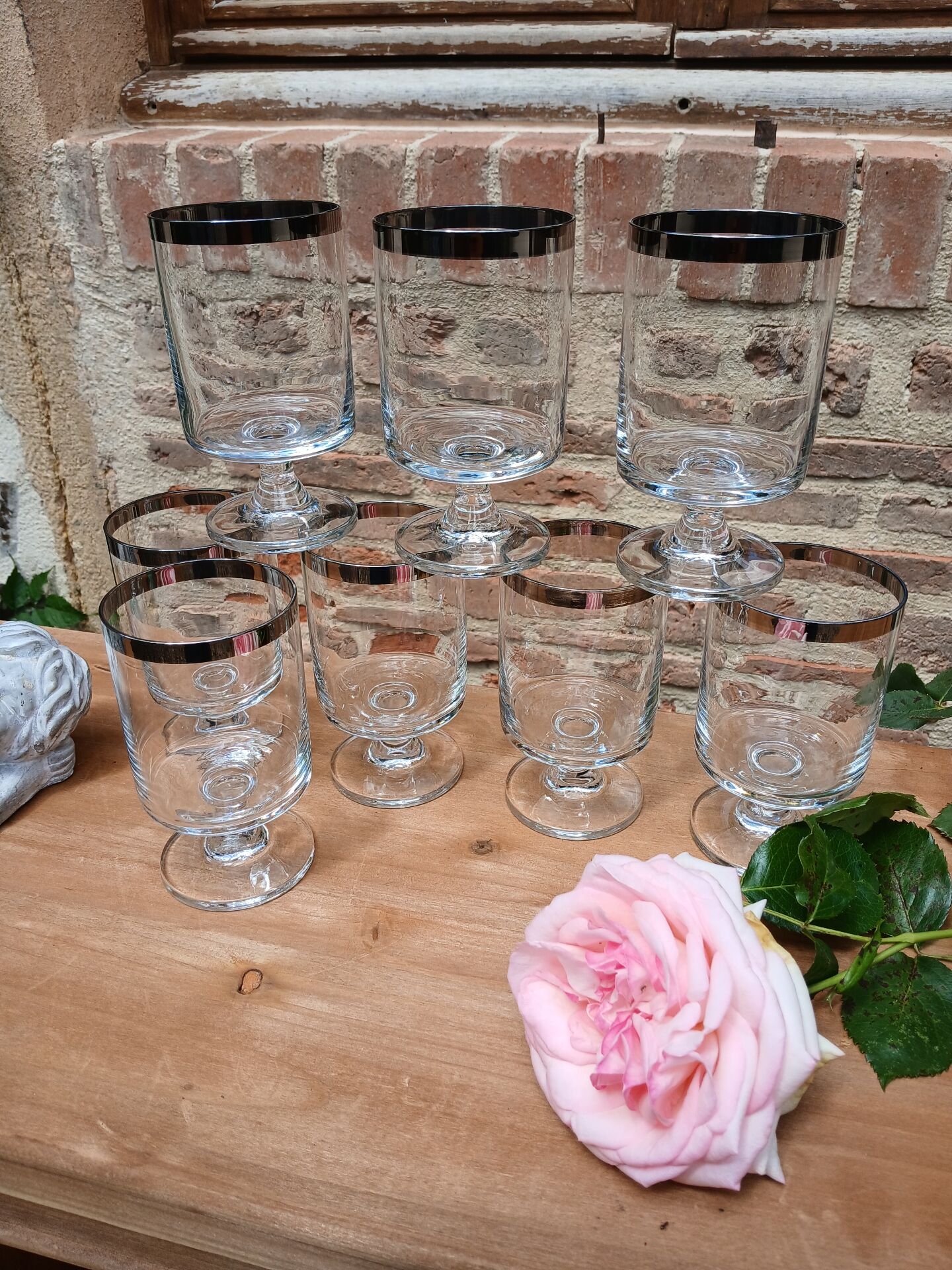 8 verres à pied vintages
