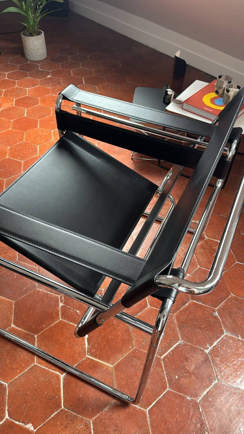 Wassily designer armchair - Marcel Breuer style - black cowhide leather
