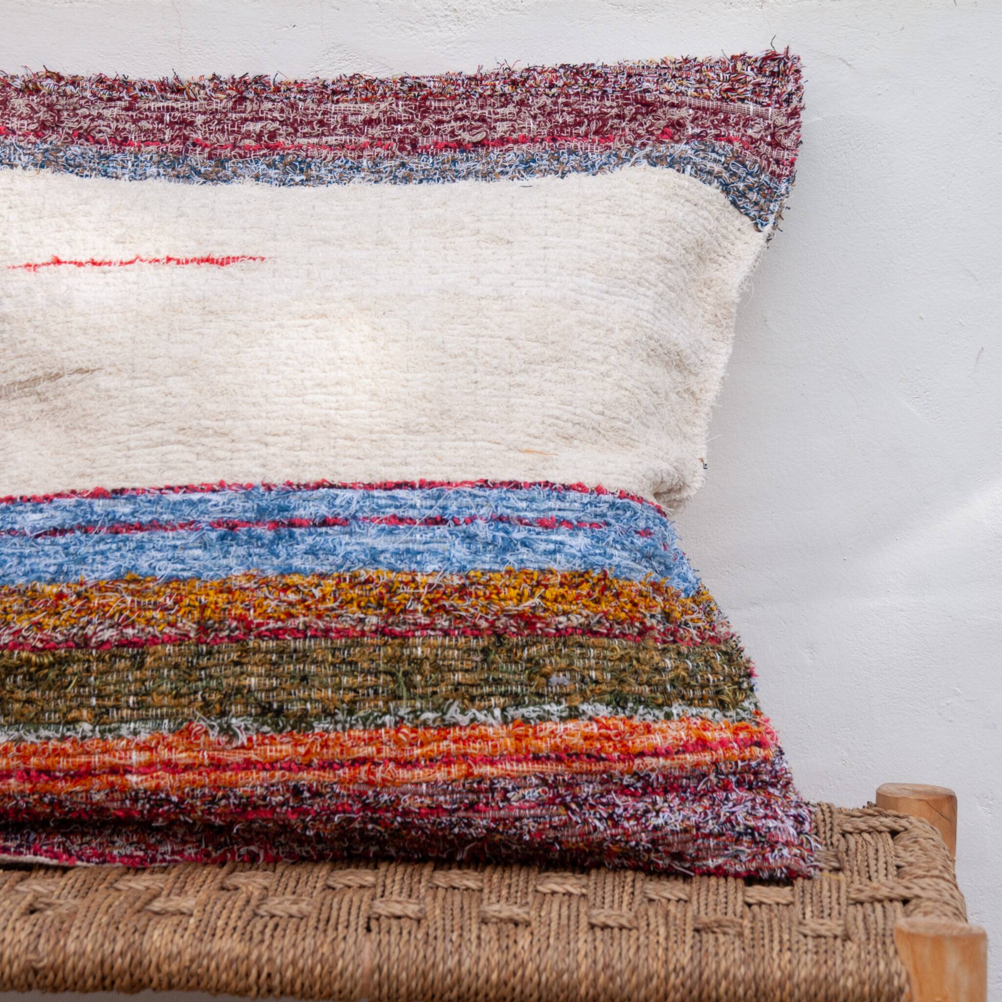 Housse de coussin artisanale en coton recyclé tissé main