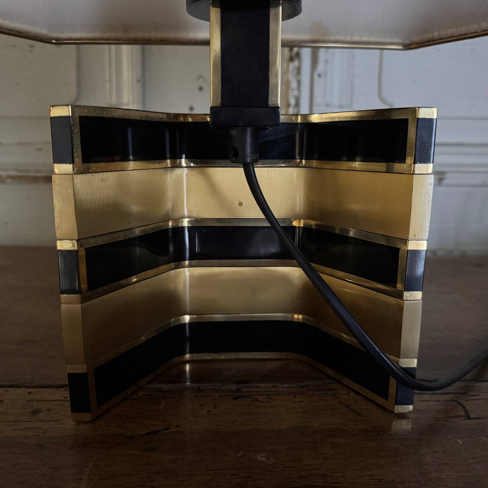 Lampe italienne Romeo Rega en laiton et laque XXe