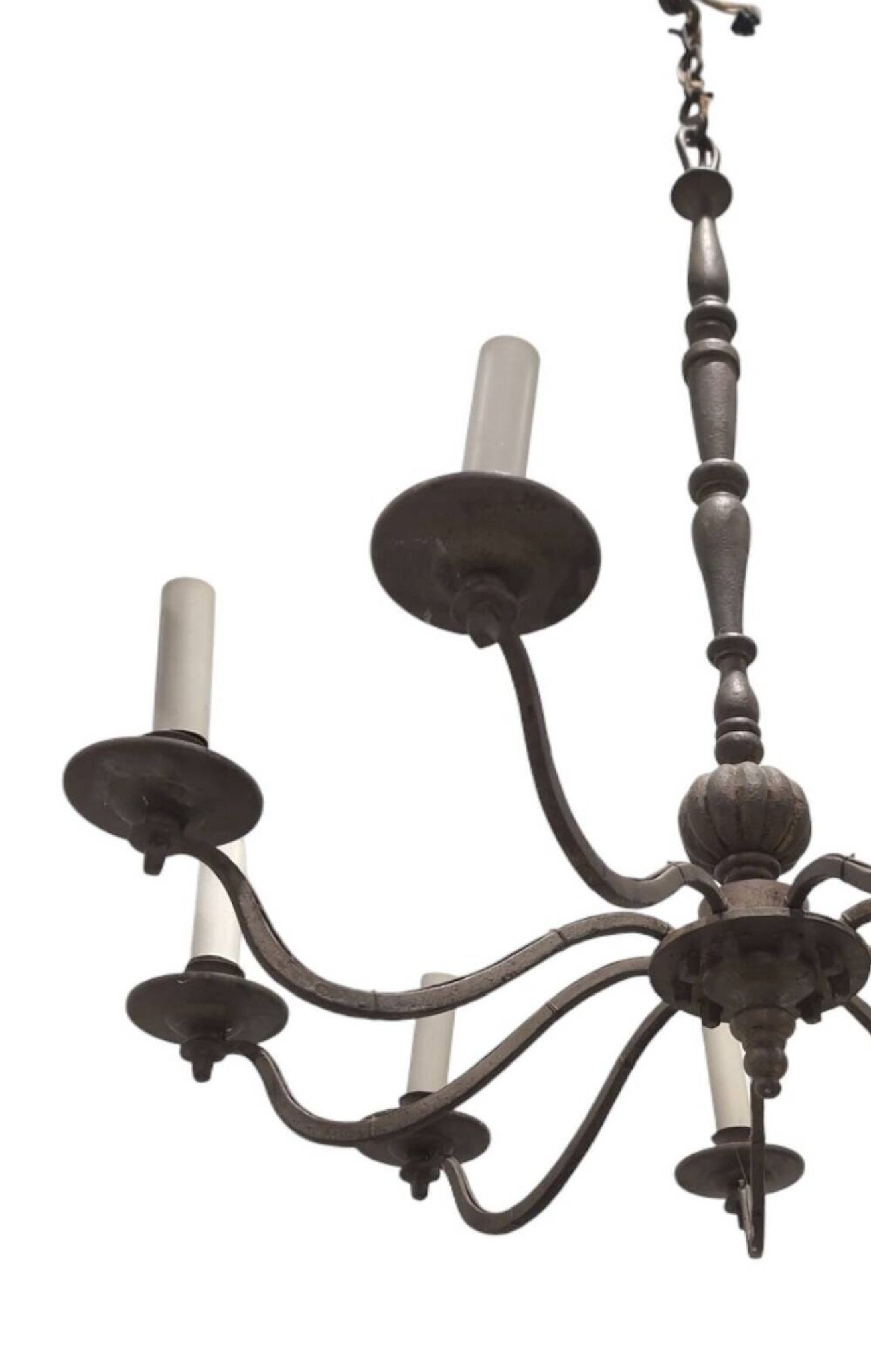 Vintage chandelier with 9 arms in gold metal – foliage decoration – Paris Baguès
