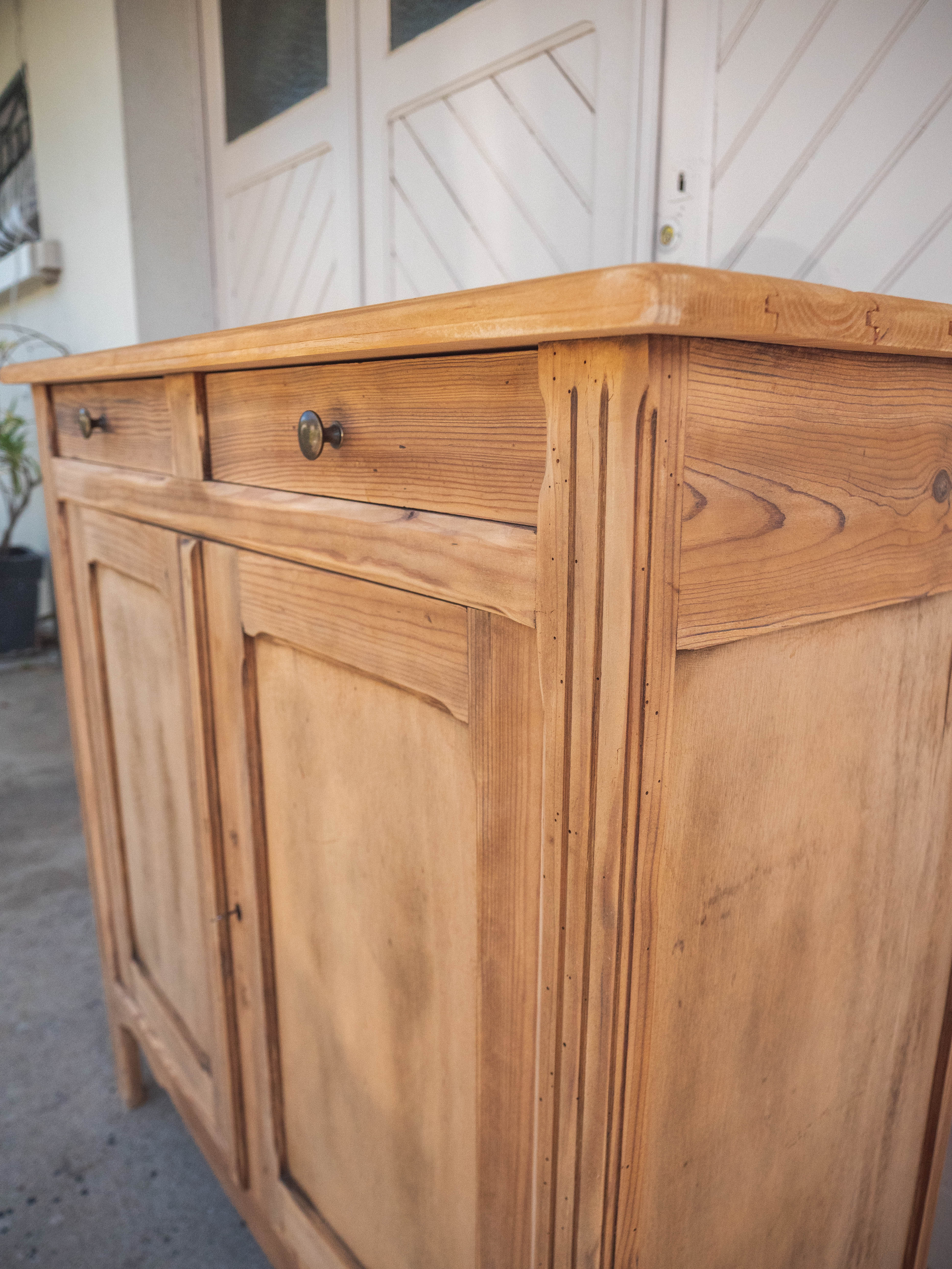 Parisian buffet ready to paint