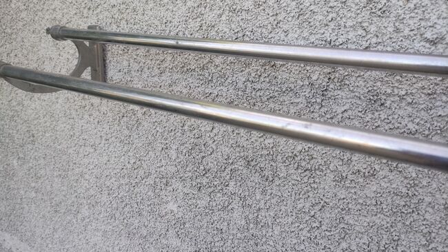 Metal towel rack