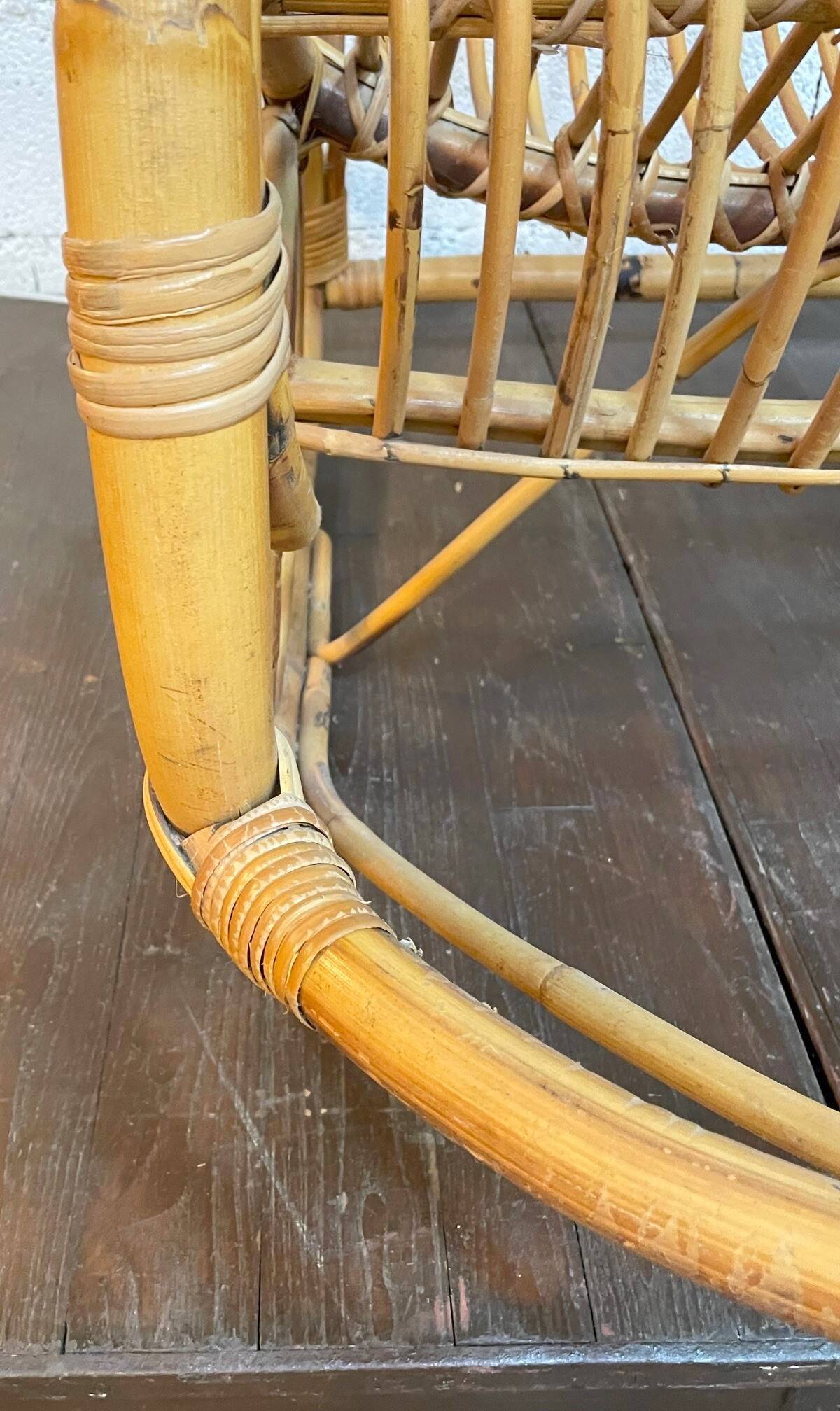 Vintage rocking chair in rattan by Rohé (Holland) from the 1960s.