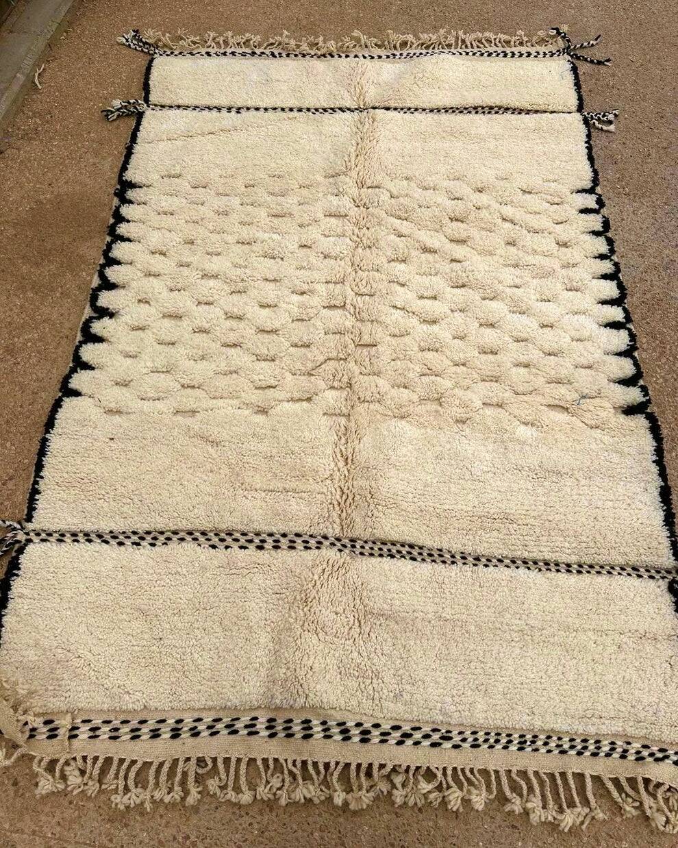 Traditional handmade Beni Ouarin rug size 150 x 250 cm