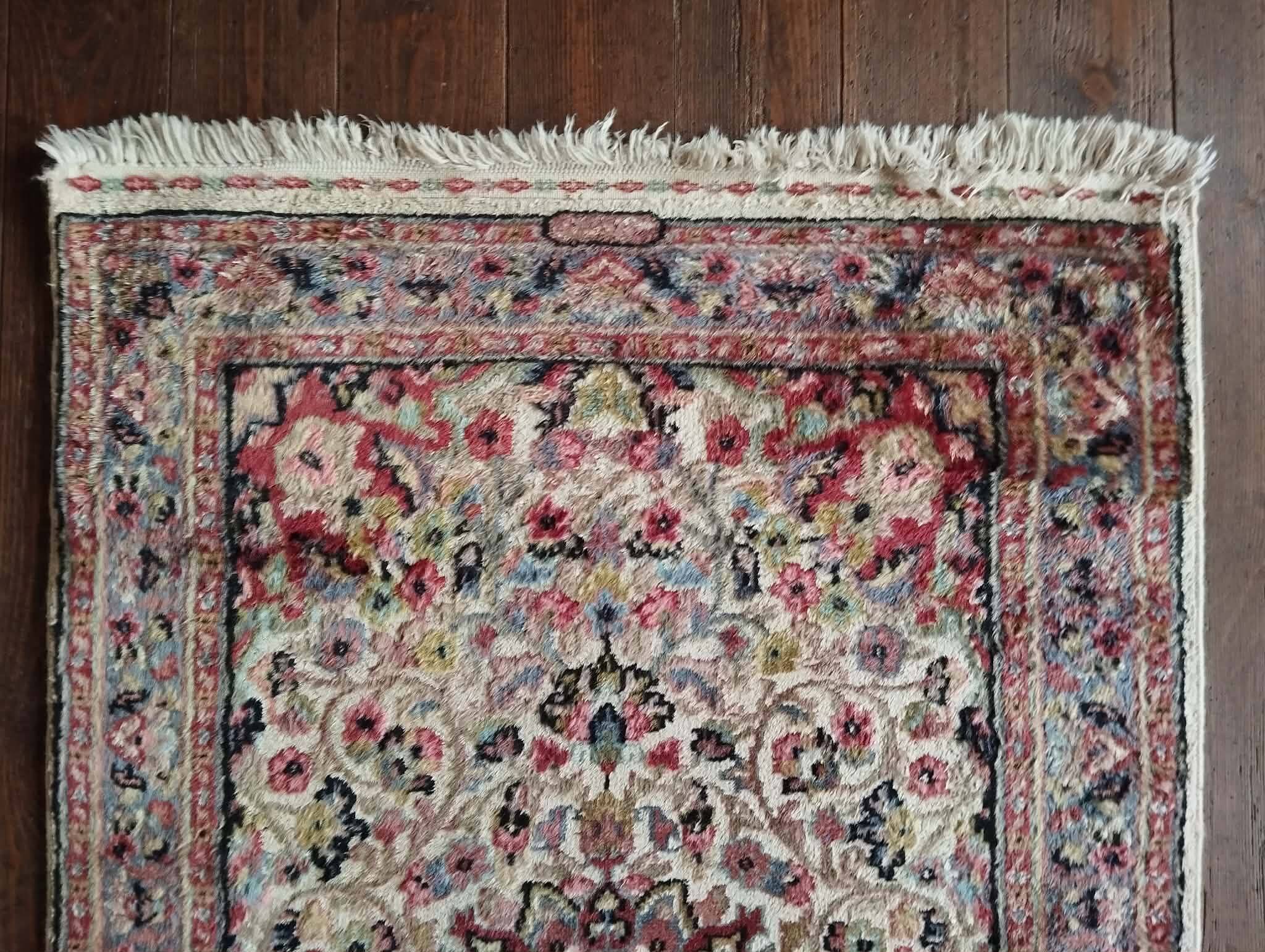 Handmade Pakistani wool and silk rug 122x77cm