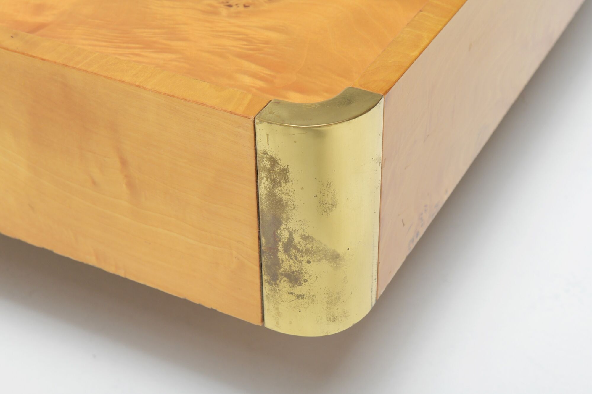 Coffee table & cigar box in burlwood & golden messing box, Italy