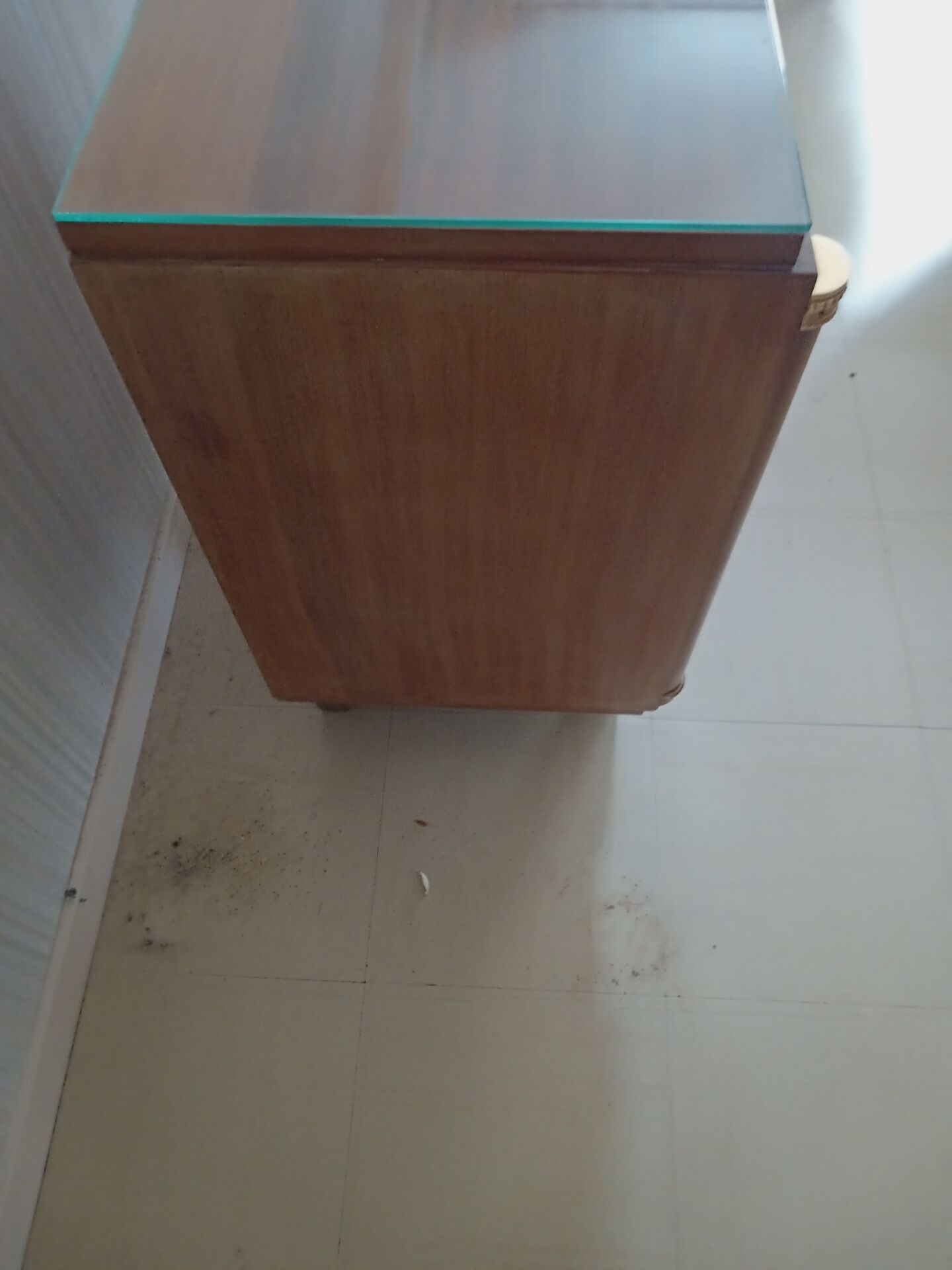 Furniture with 1 door