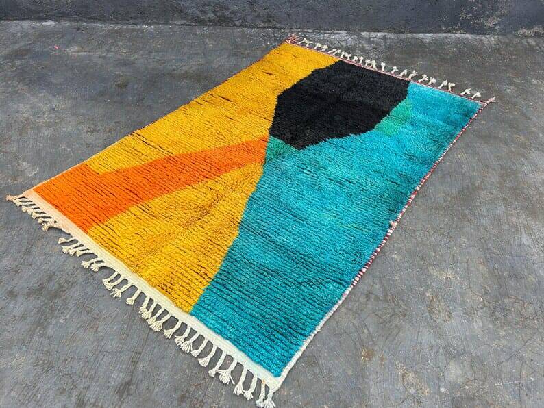 Handmade traditional Moroccan Berber rug size 150 x 250 cm
