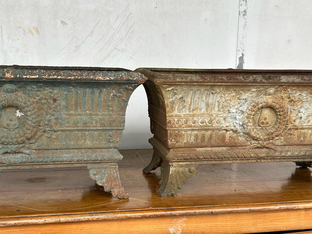 Pair of cast iron planters of the nineteenth century - planter