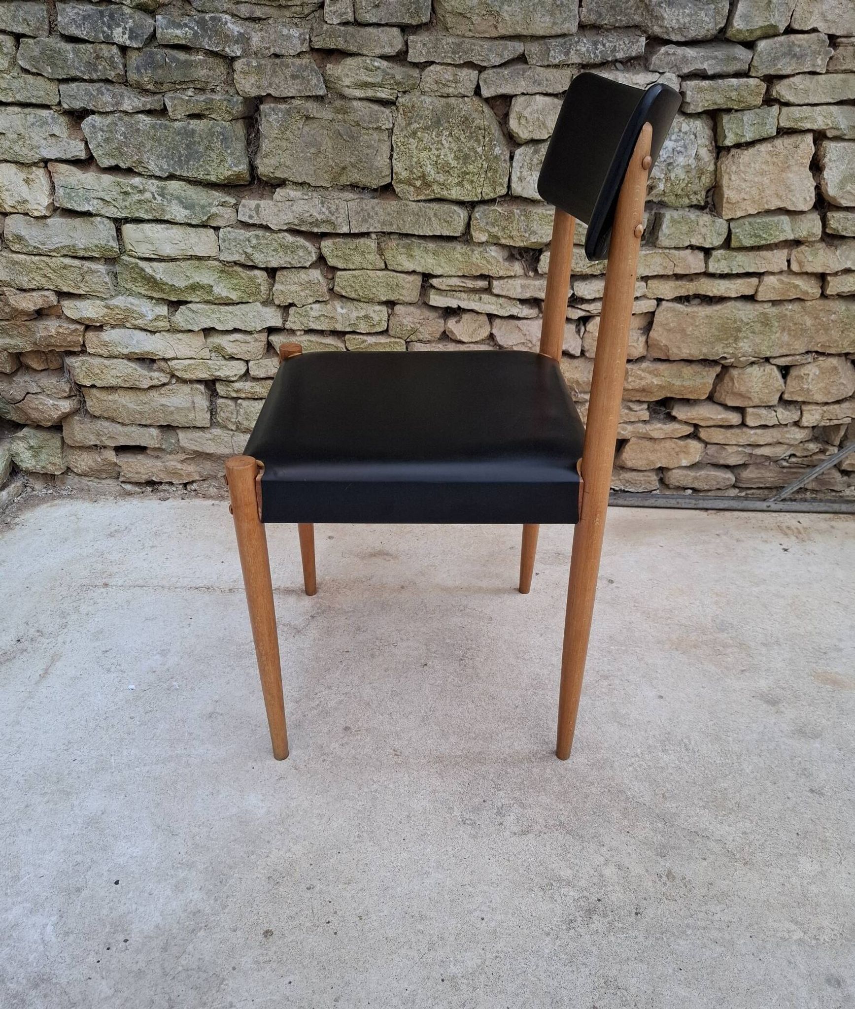 Scandinavian chair in beech and faux leather