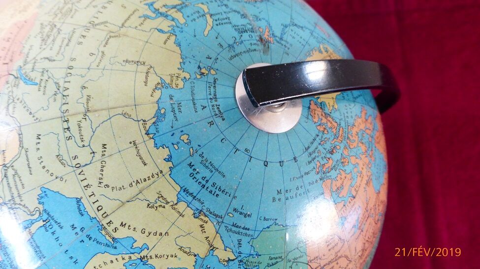 Globe terrrestre tripode taride 1974
