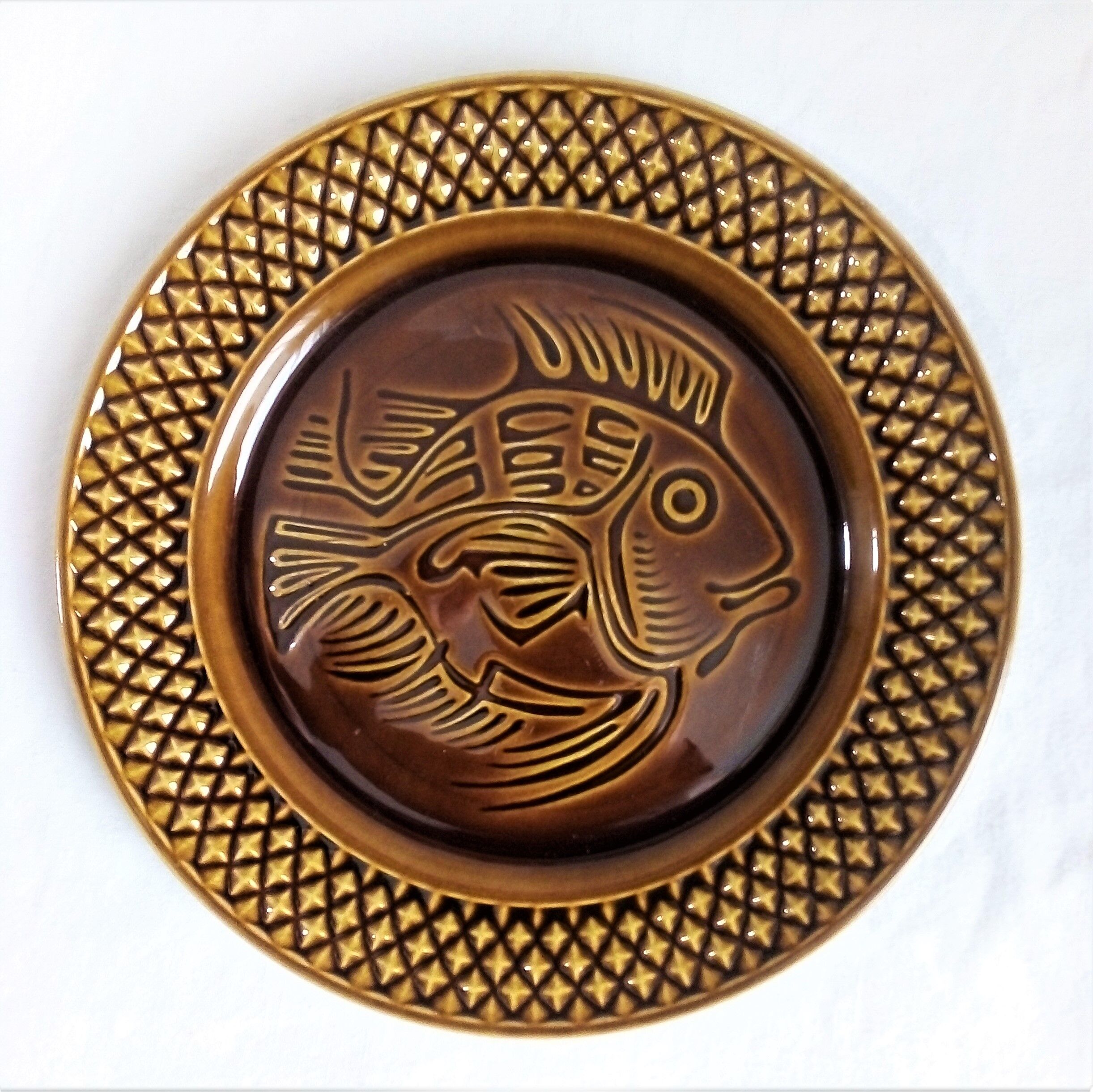 Art Deco fish plates by the Digoin Sarreguemines earthenware factory