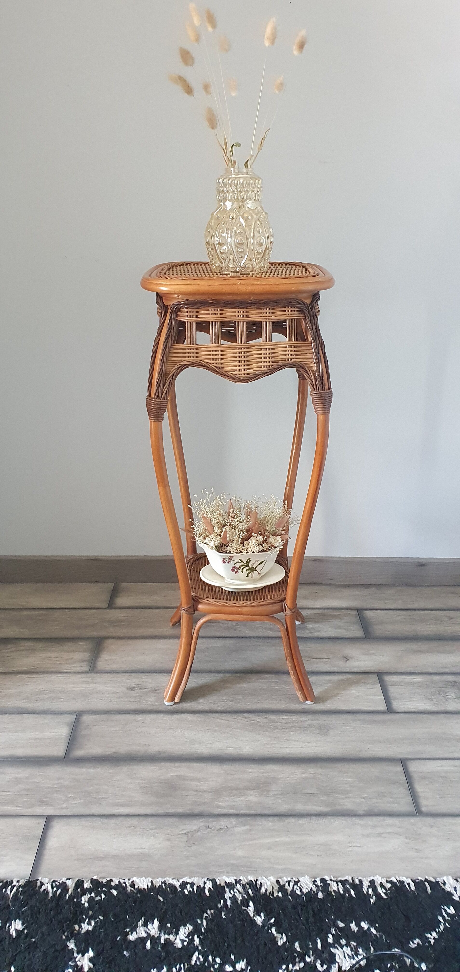 Rattan plant holder