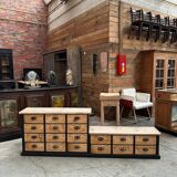 Meuble de métier asymétrique