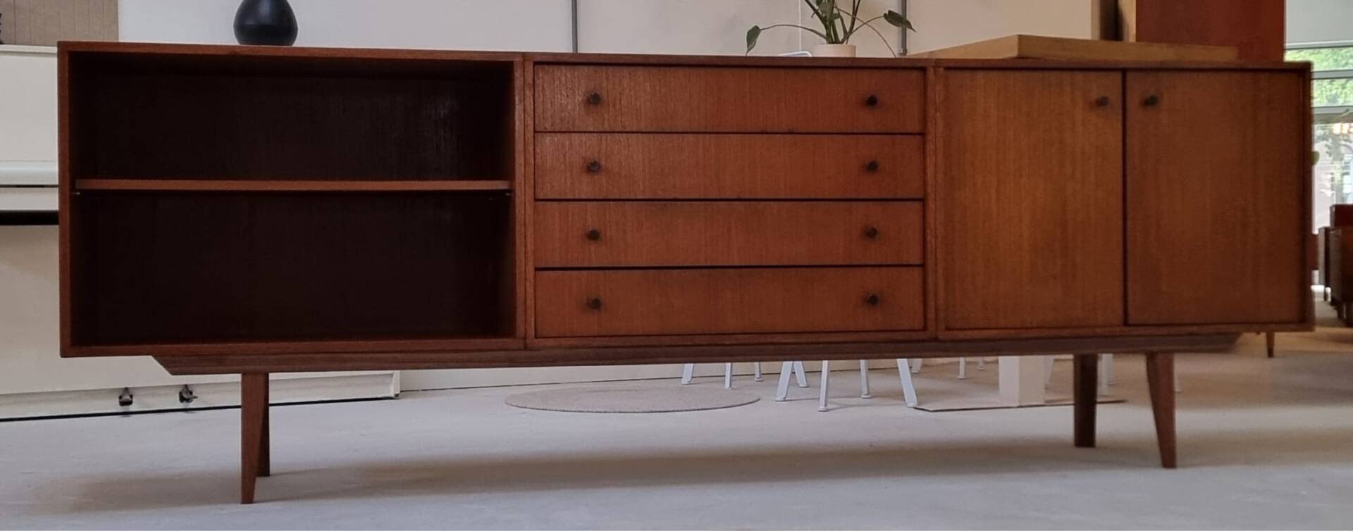 Buffet du milieu du siècle