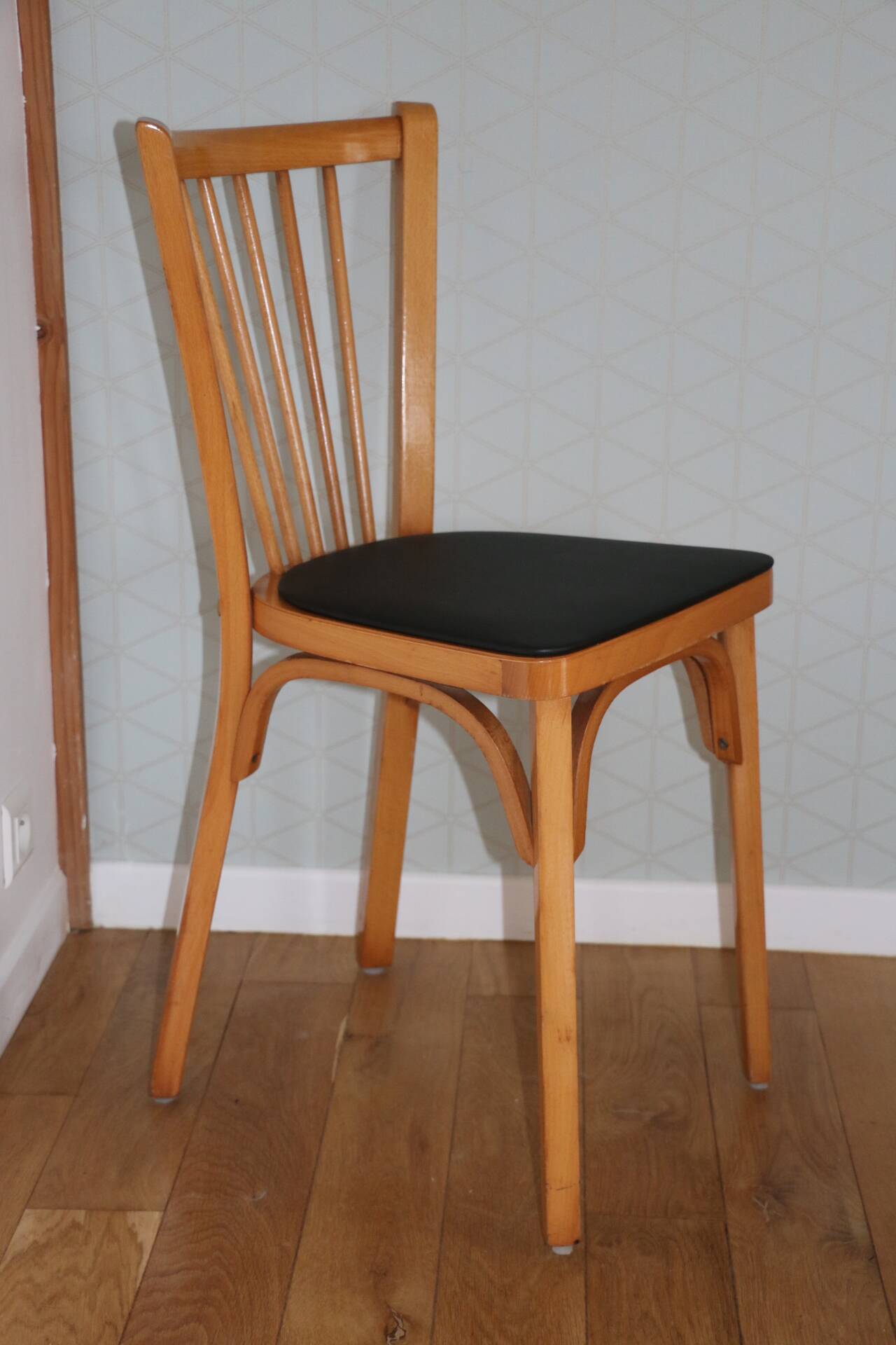 4 BAUMANN N°12 chairs in black skai and light beech