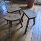 Lot de 3 tabourets tripodes en bois tourné