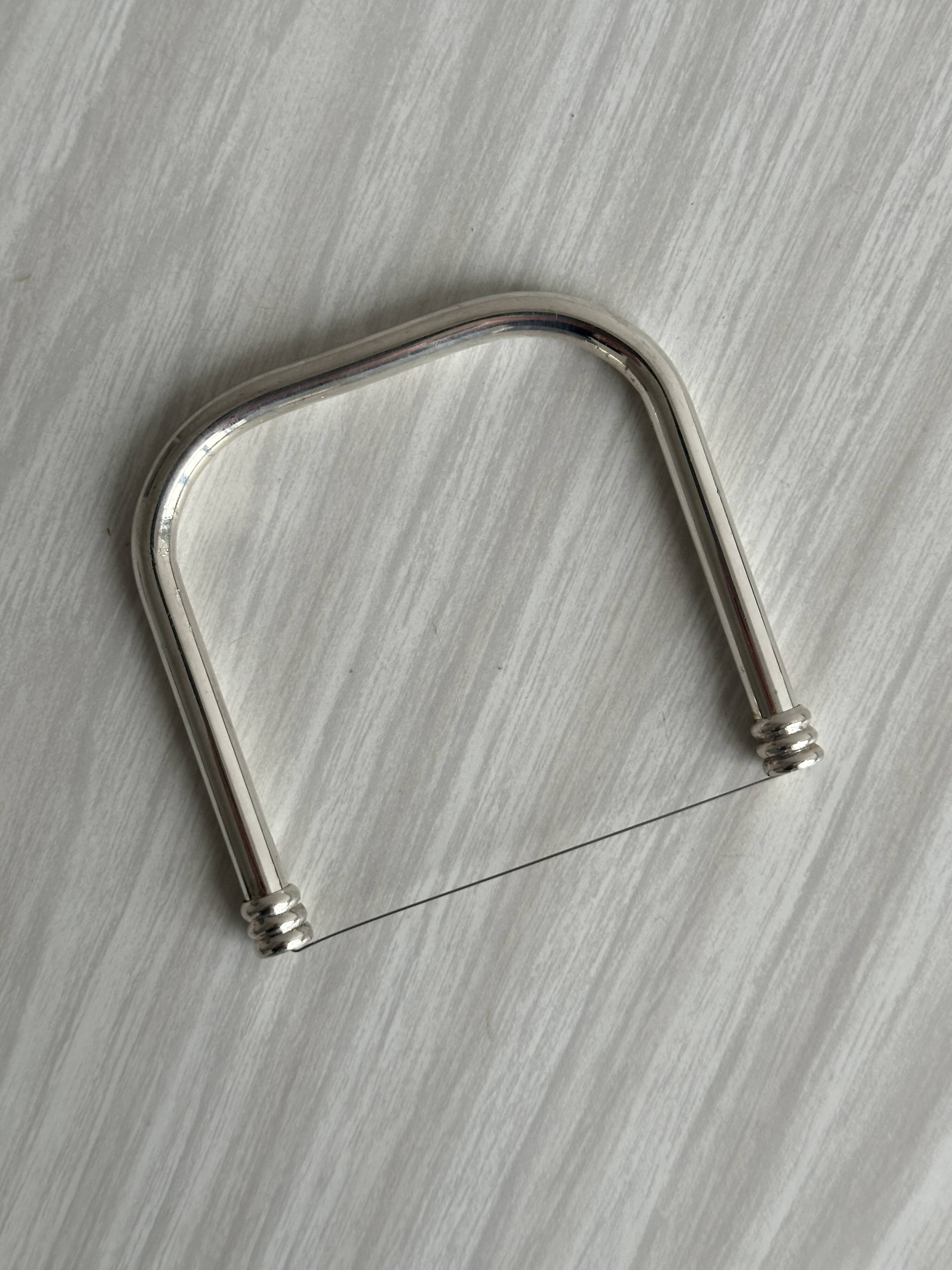 Set of 2 metal dessert cutlery.