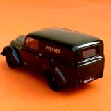 Voiture miniature Renault Juvaquatre  (1946) Postes