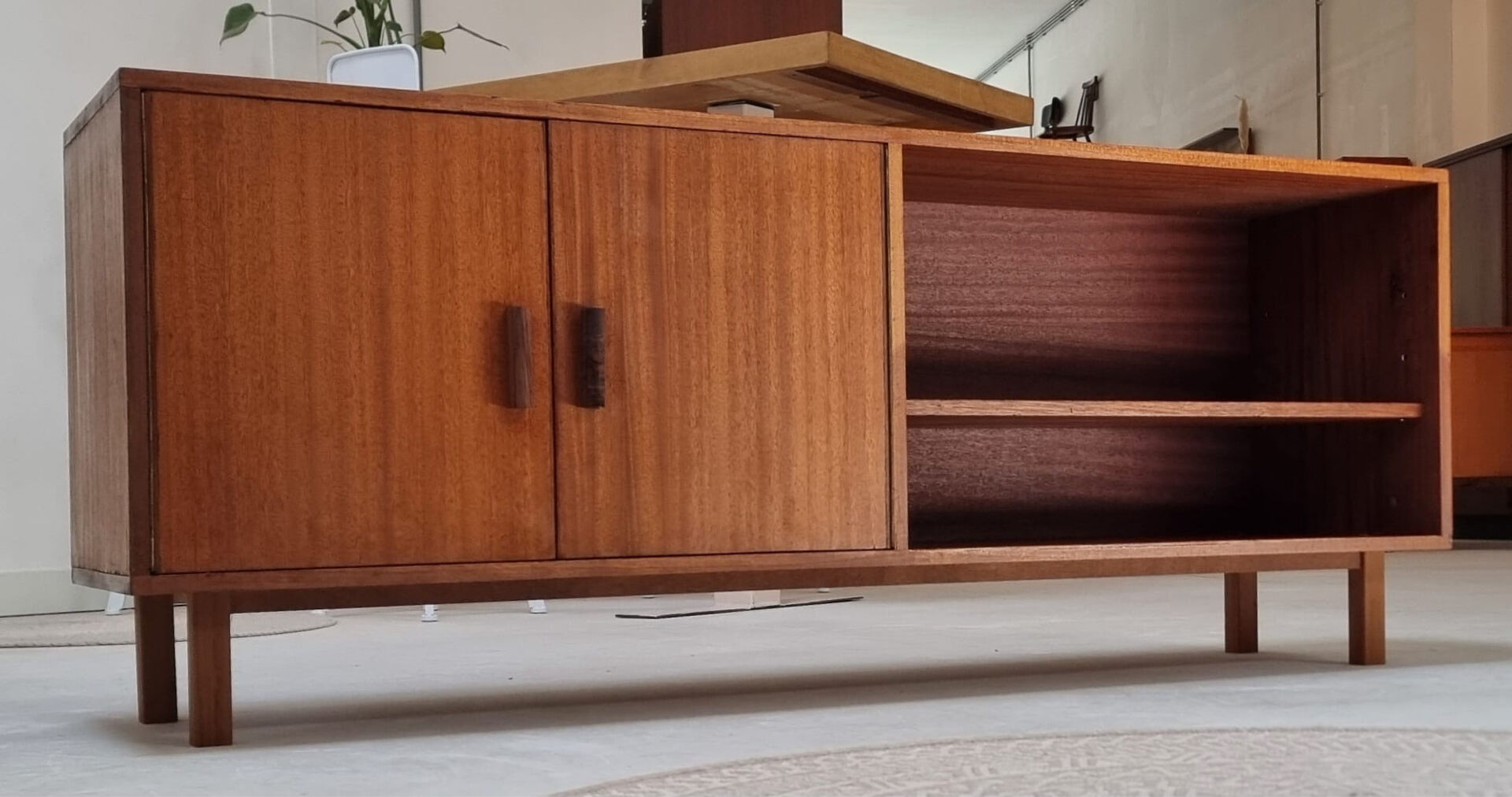 Buffet du milieu du siècle