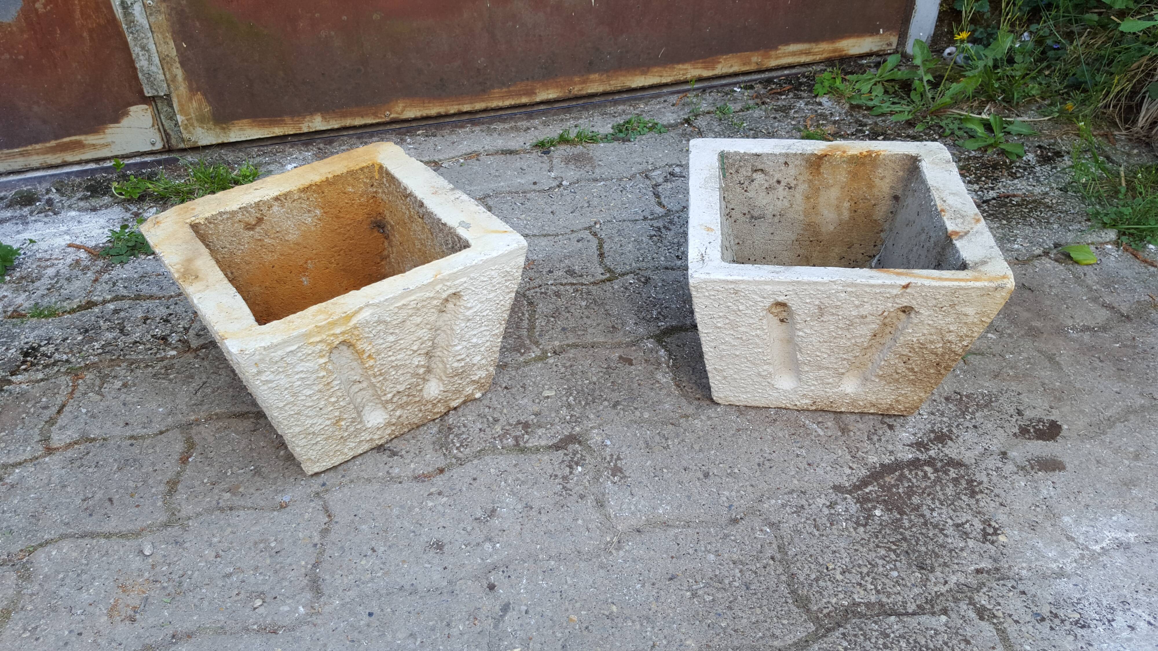 PaIrène of canic planters in vintage cement 1960/70
