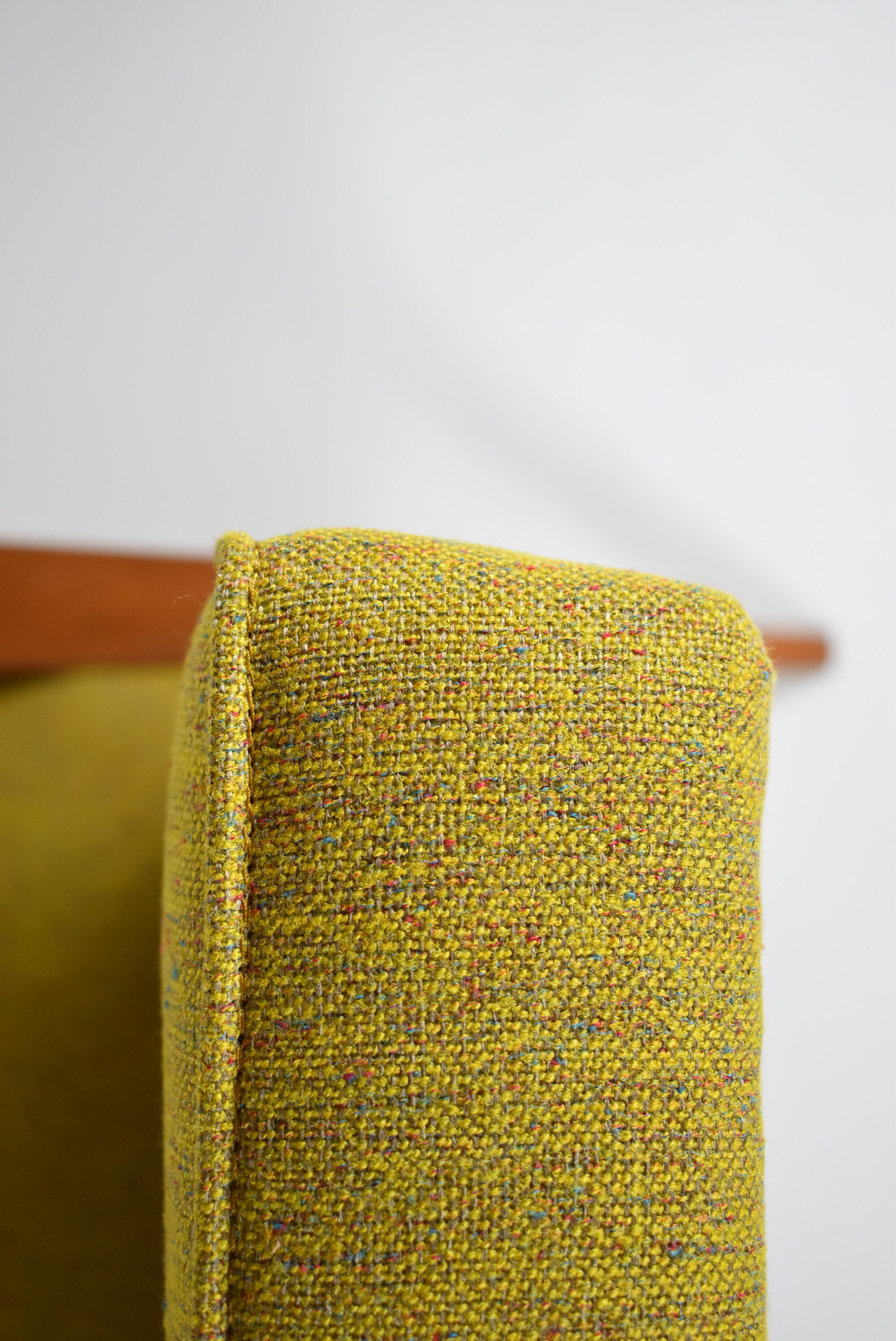 Fauteuil des années 60 Compas, restauré, moutard jaune