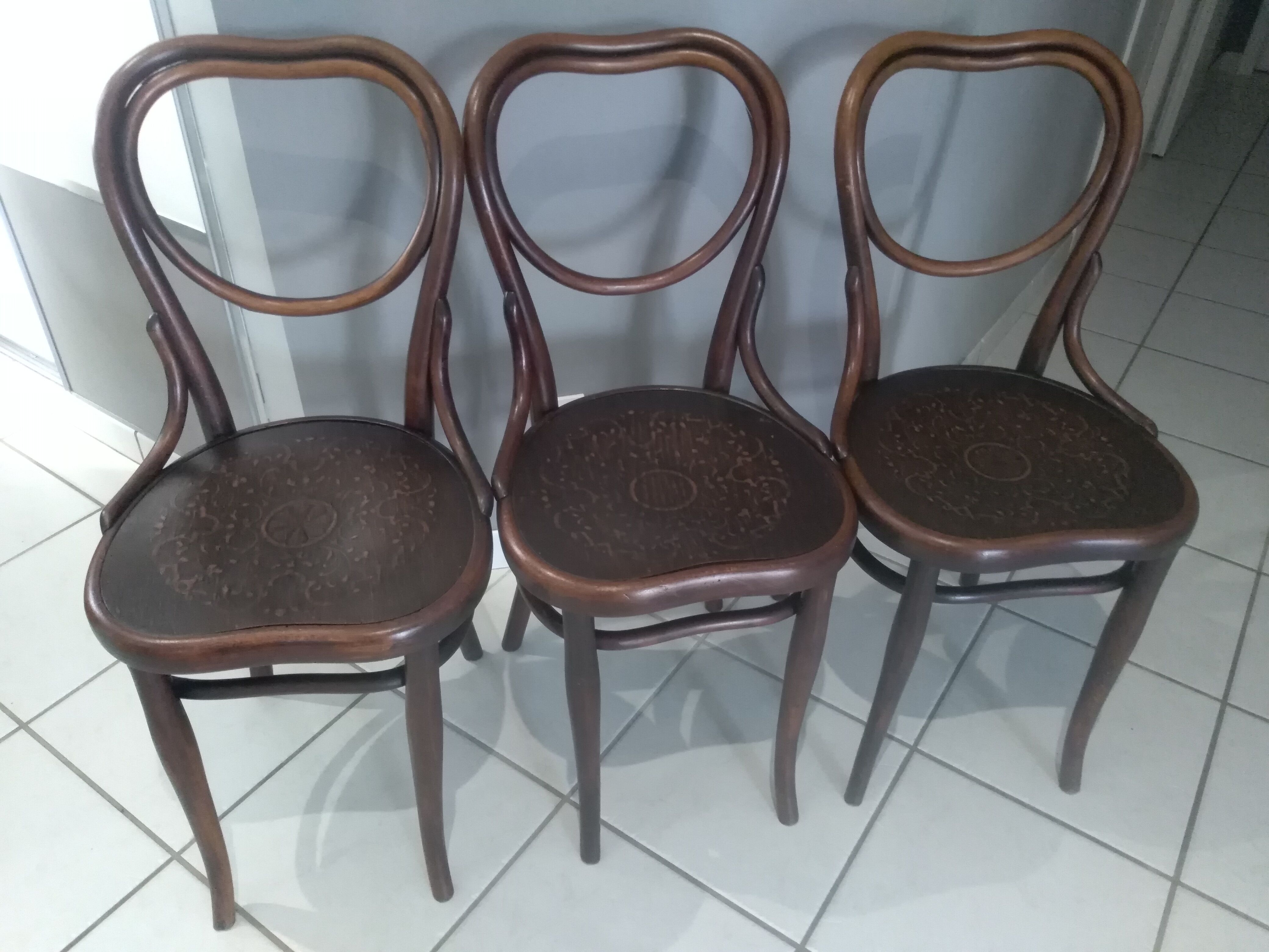 Suite of 3 chairs bistrot Thonet model heart n 28 around 1900