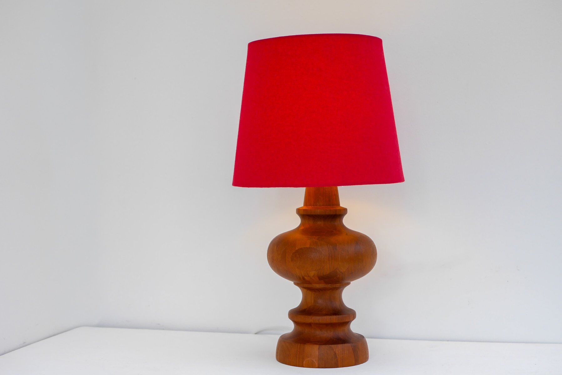 Mid-century modern Scandinavian oak table lamp from Möllers