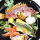 Assiette en Barbotine style 1970 Vallauris Poissons Étoile de Mer