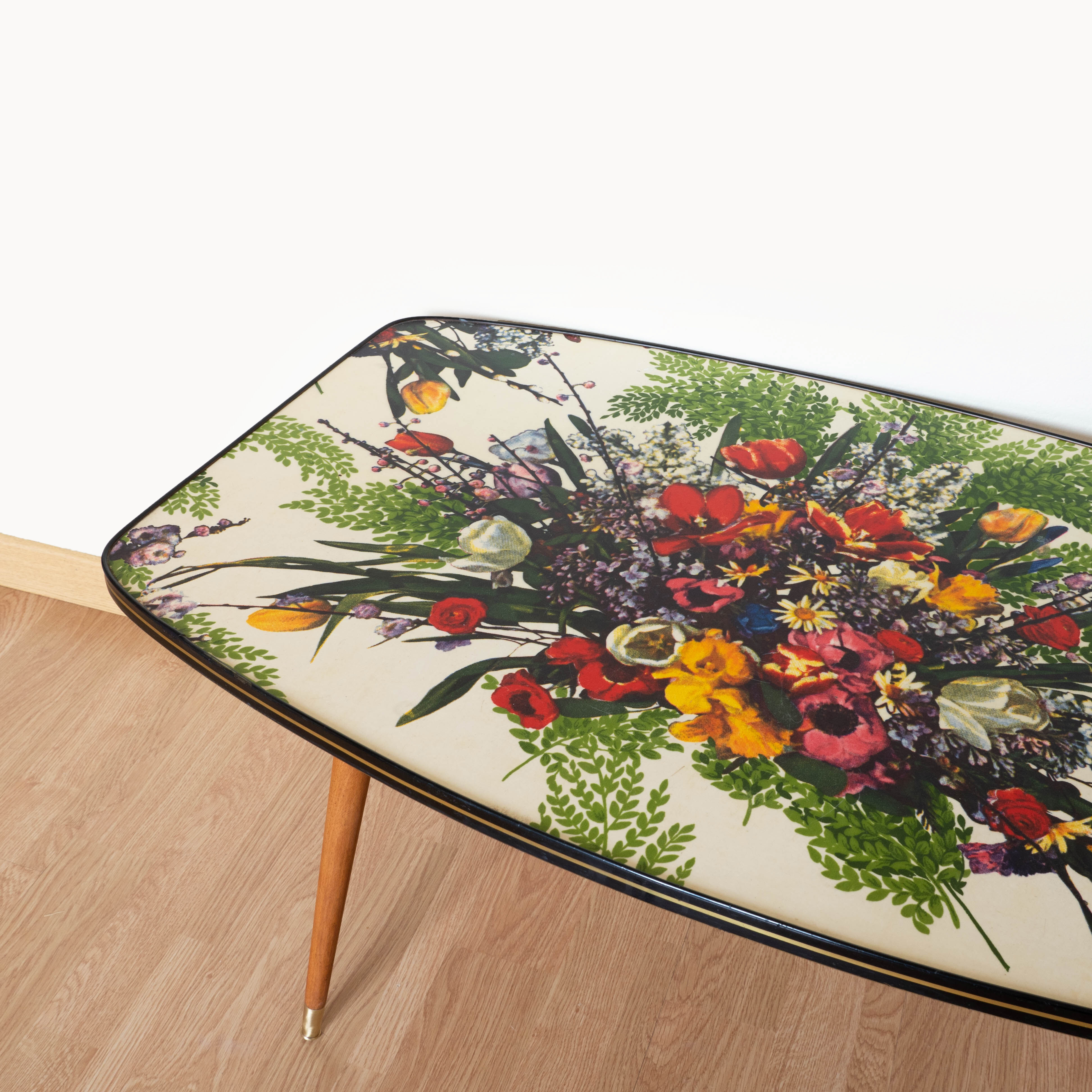 Table bass pattern floral spindle feet