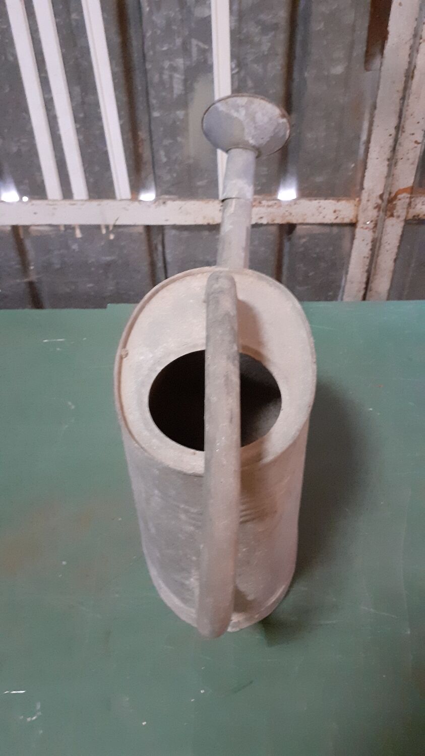 Zinc watering can
