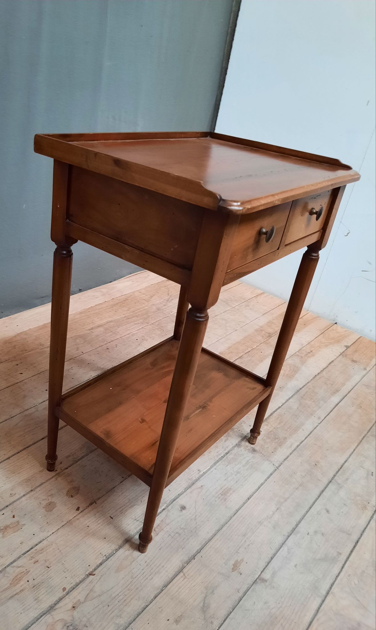 Table d'appoint à  2 tiroirs