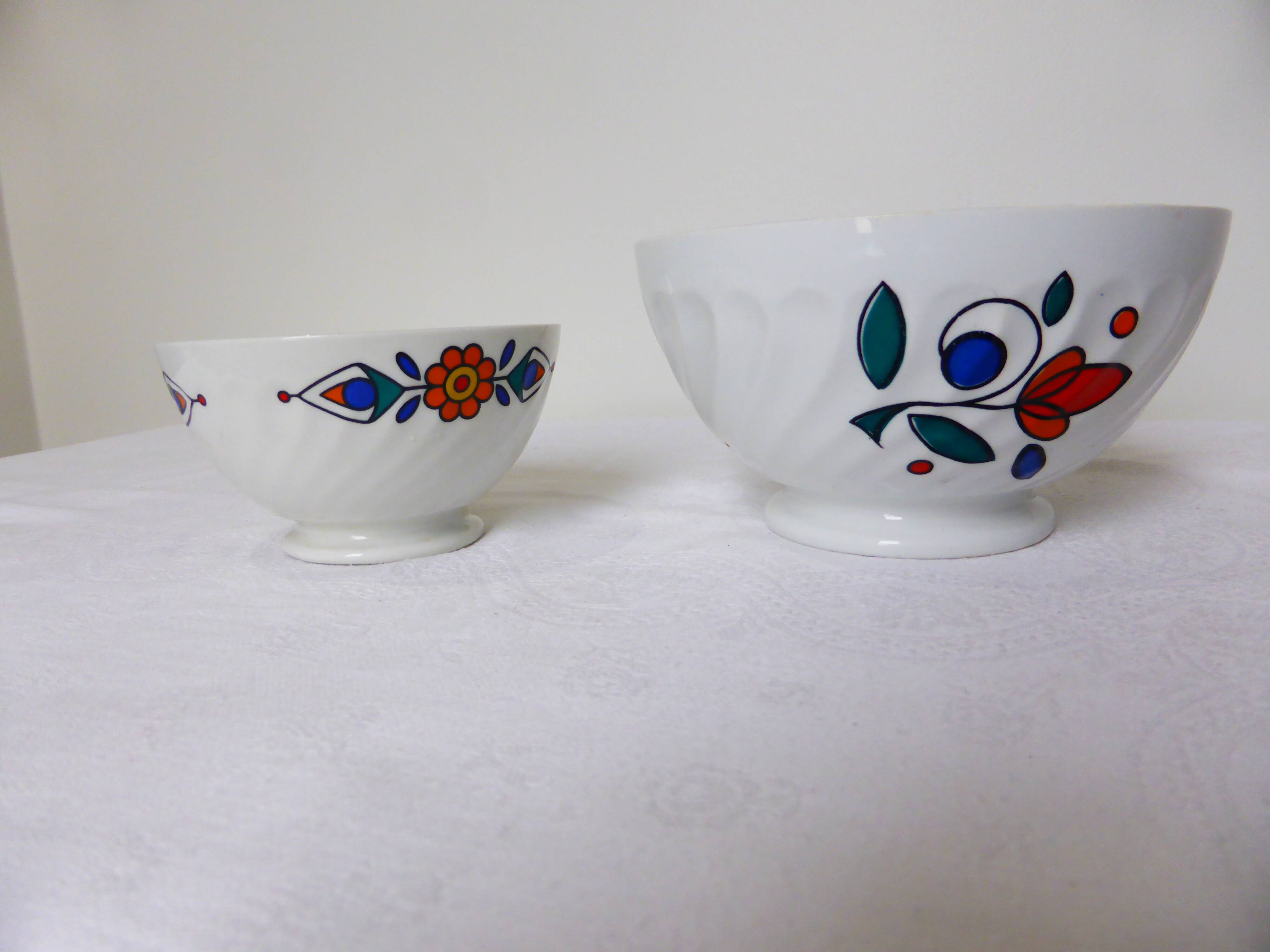 2 vintage Art Deco bowls 210104