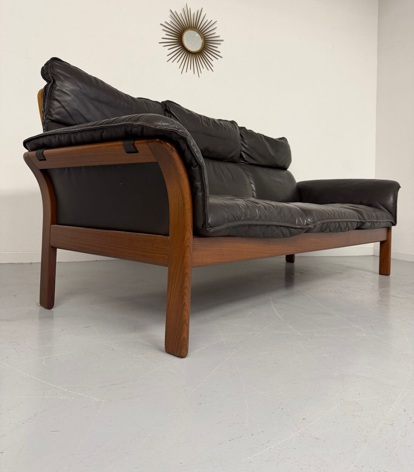 Vintage black leather Dreipunkt Scala design 3-seater sofa in teak.