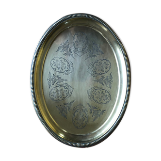 Oval tray in chiseled brass