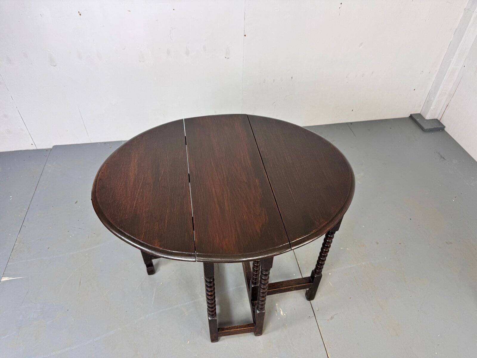 Small antique oak gateleg drop-leaf side table, 1900s
