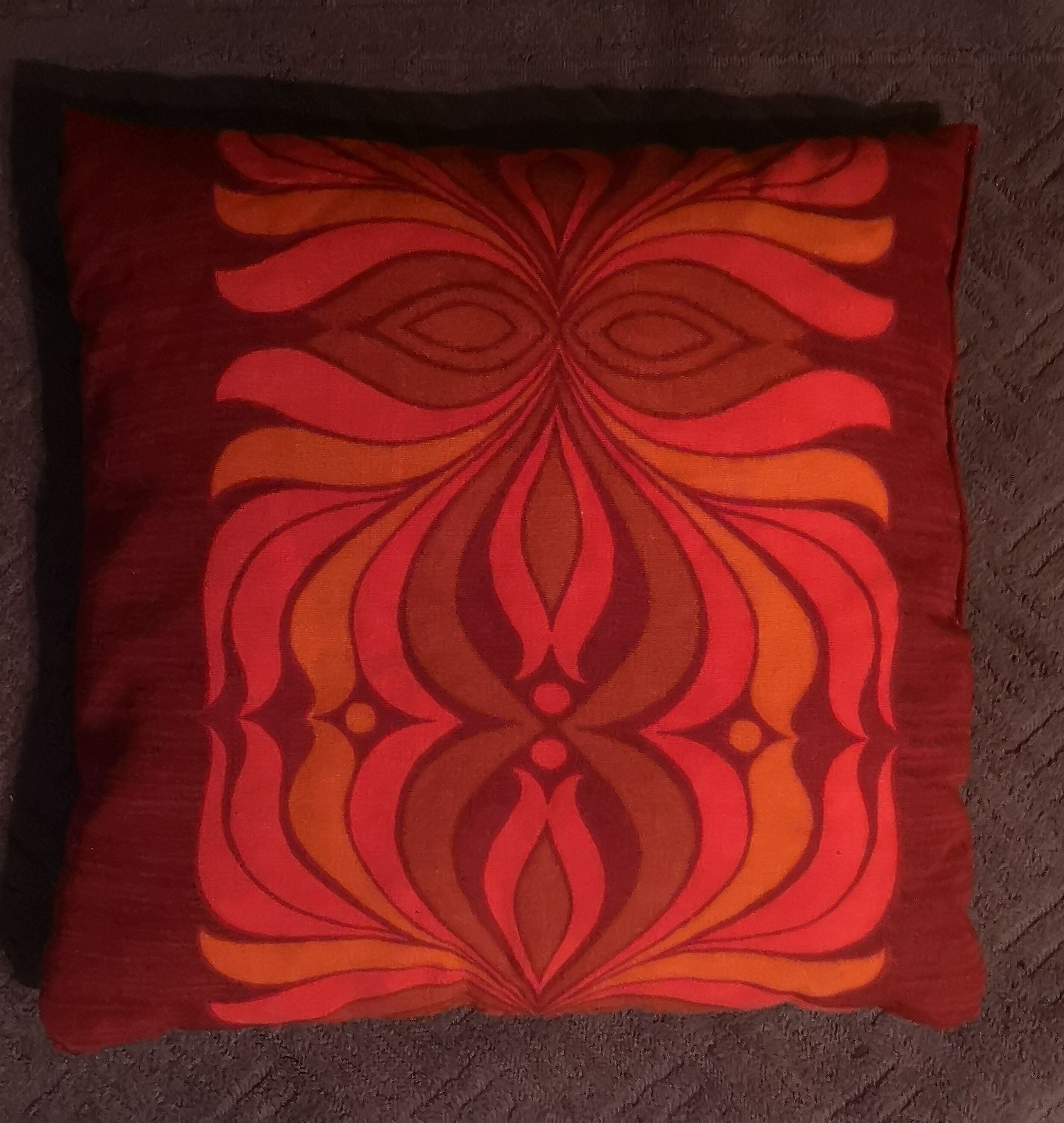 Vintage flower power/psychedelic cushion - 1970s