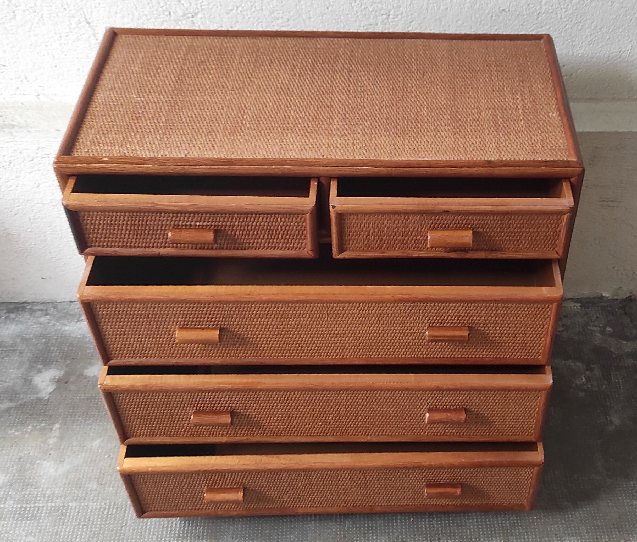 Chest of drawers 5 drawers wood and cannage – 80s