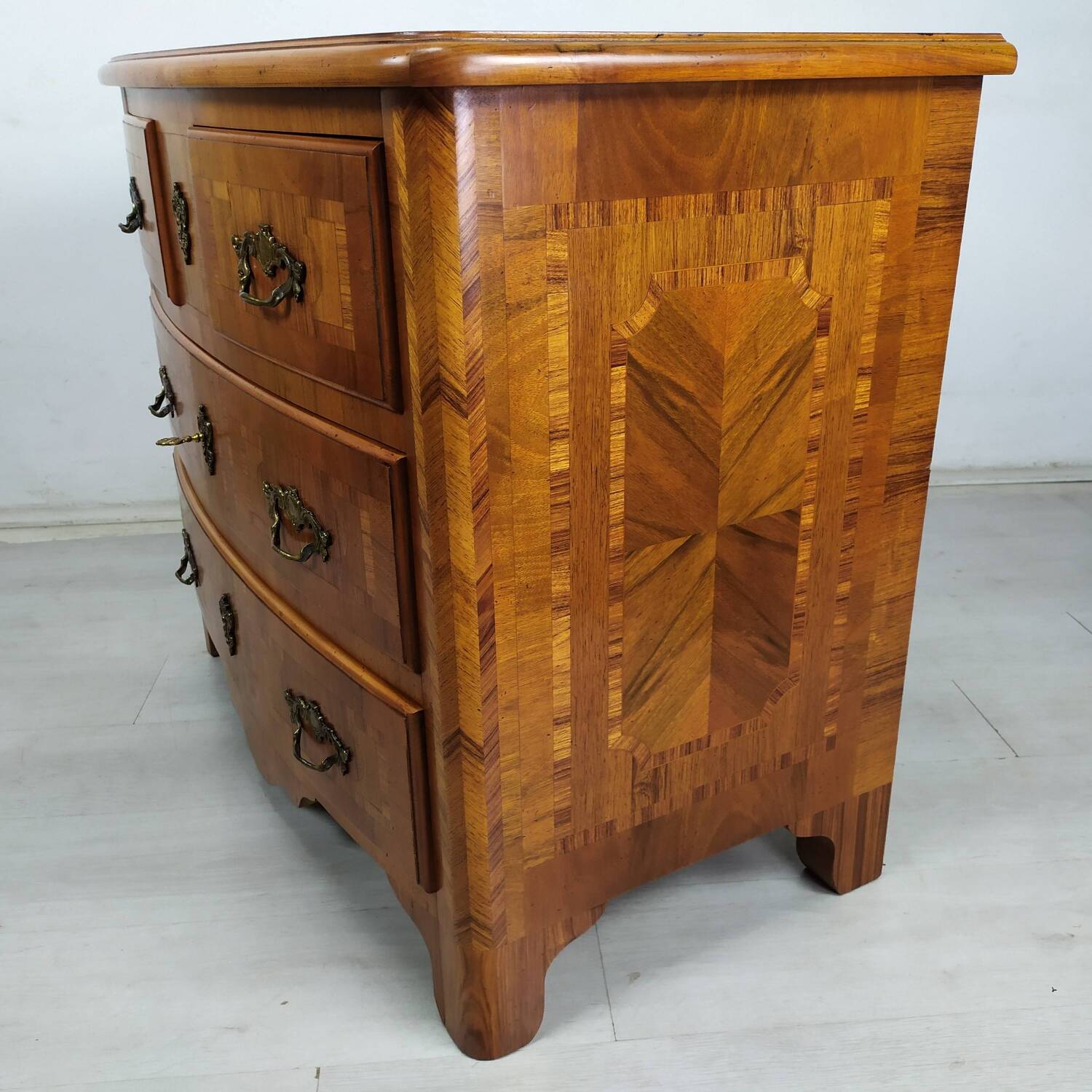 Commode de style marqueterie