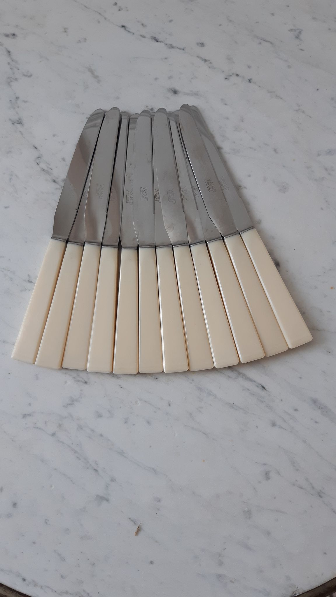 Set of 12 knives in stainless steel and bakelite "Yanid" years 60-70
