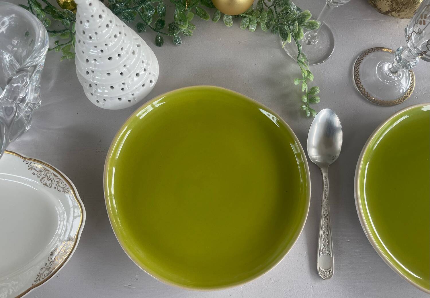 6 glazed ceramic dessert plates