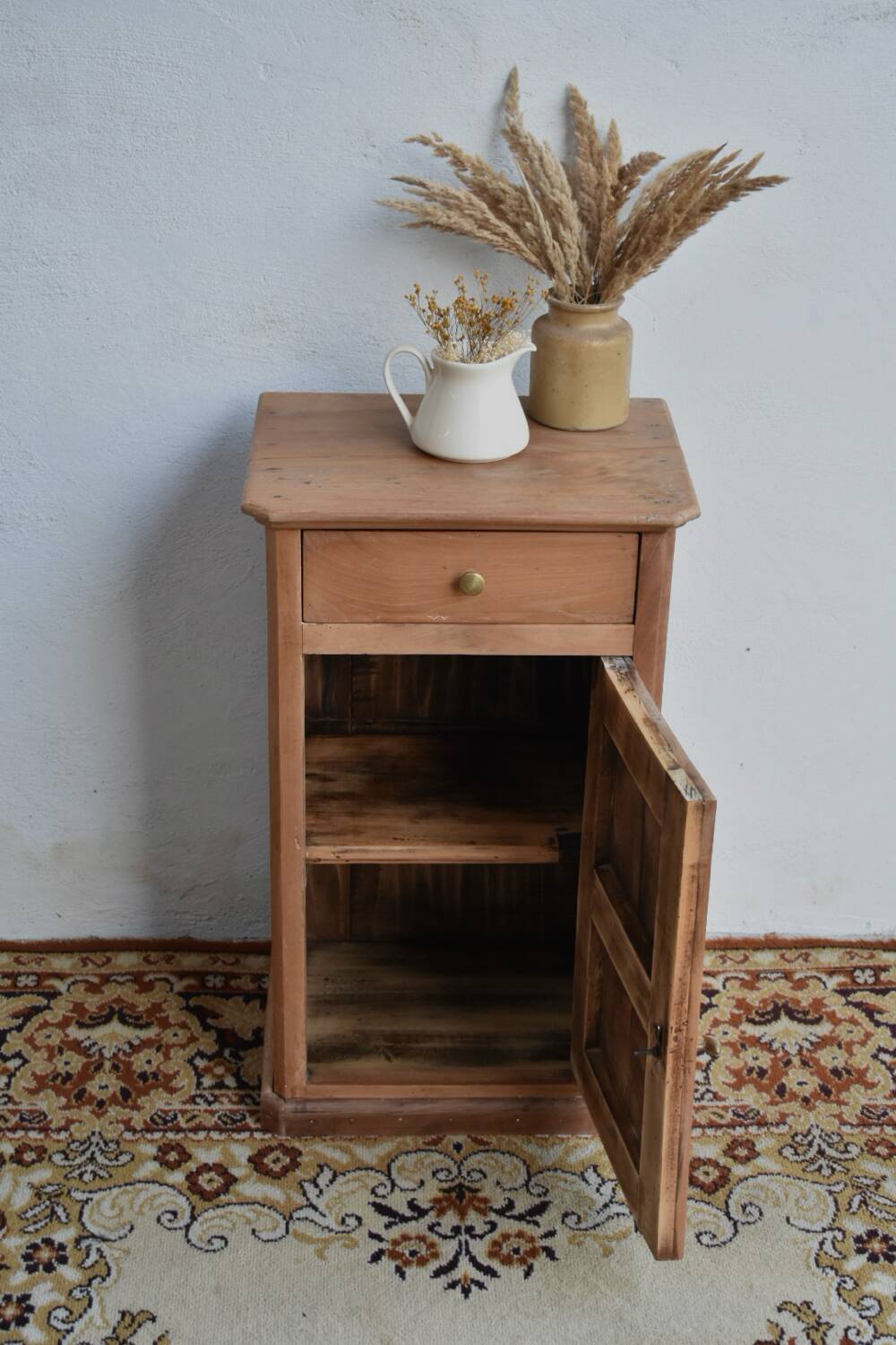 Nightstand in Walnut