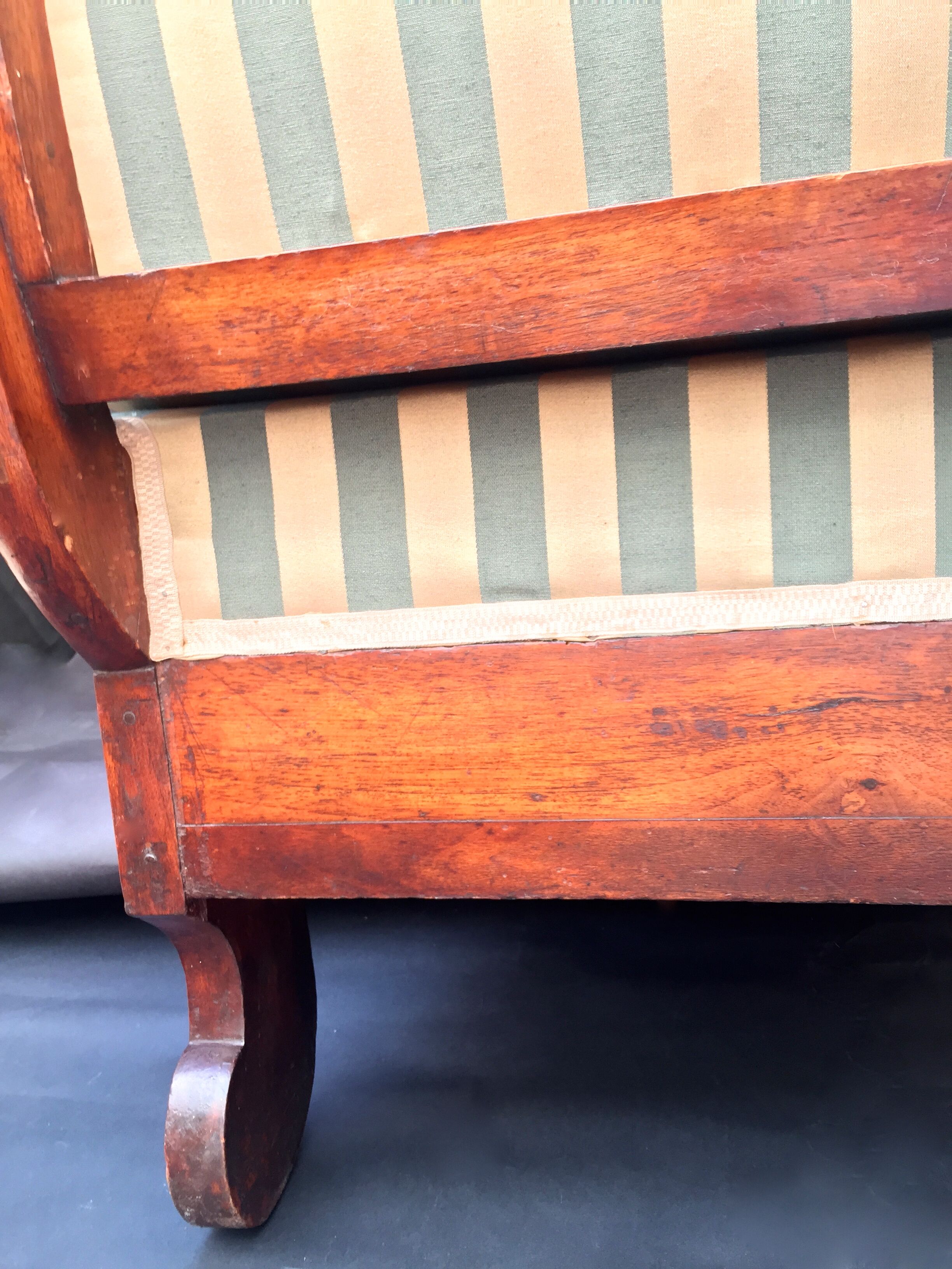 Walnut recamier bench Napoleon III daybed mid-nineteenth century