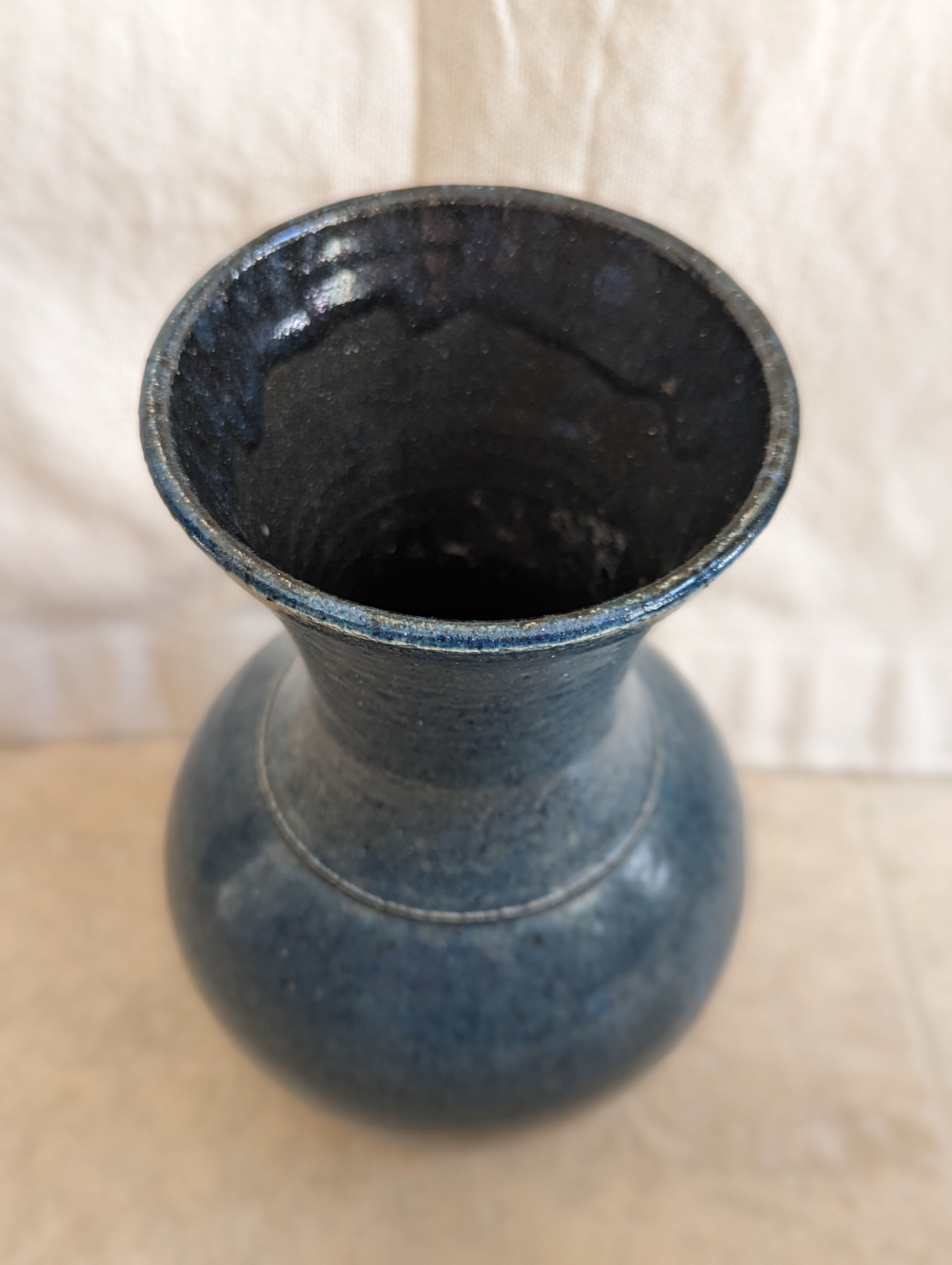 Accolay, ceramic vase