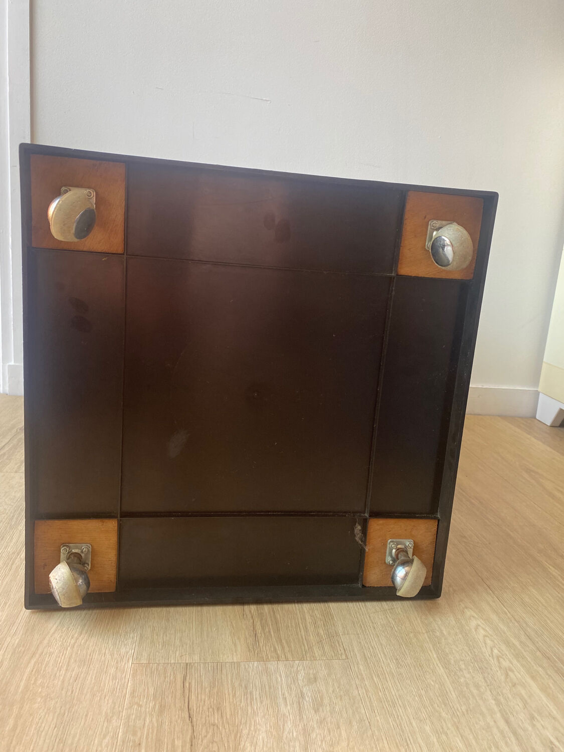 Commode plastique space age