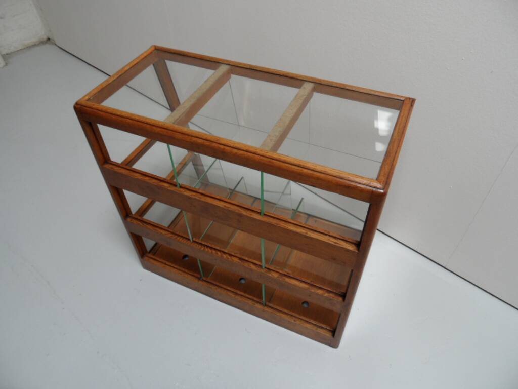 Vitrine de boulangerie vintage