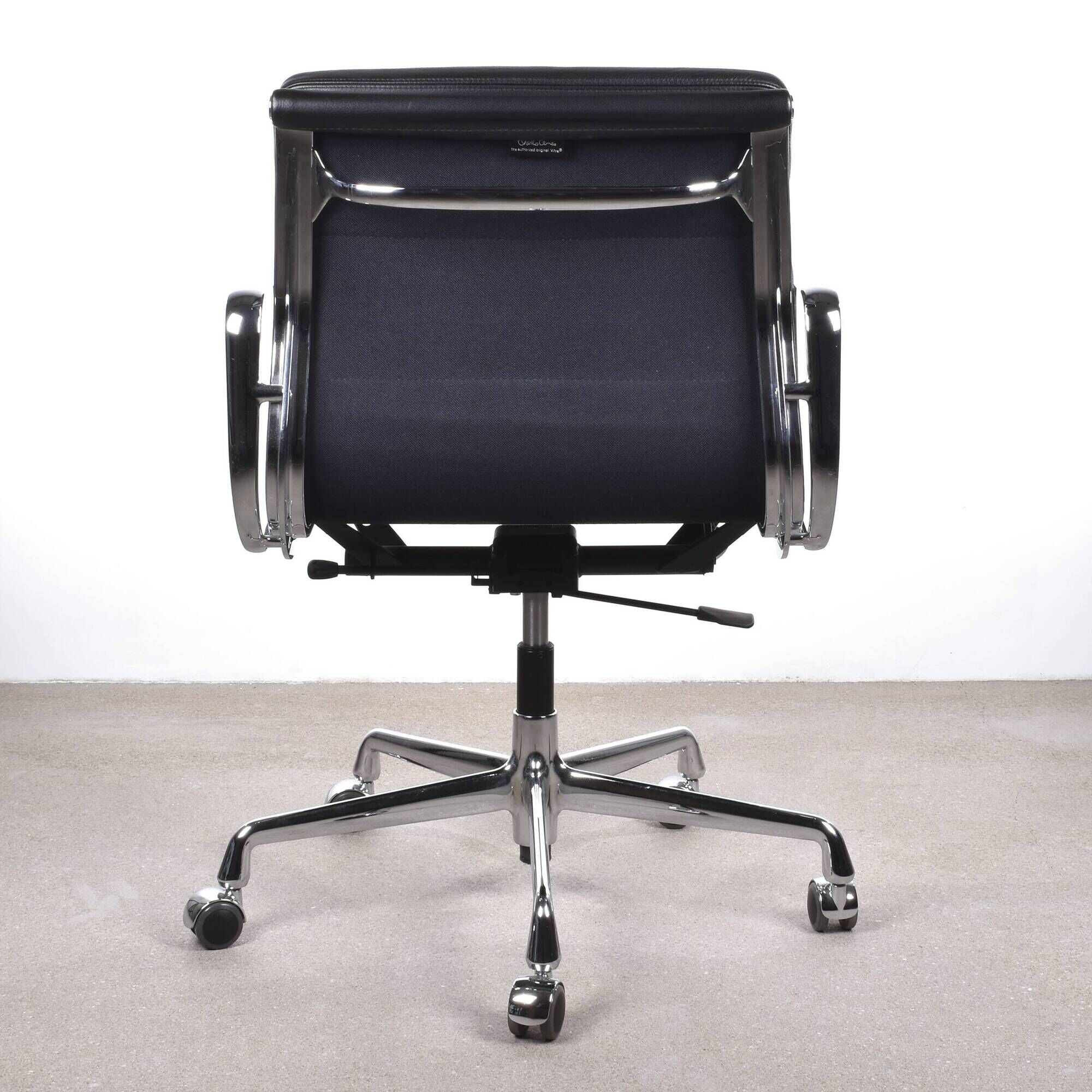 Charles & Ray Eames EA217 Office Chair polished aluminum and black leather