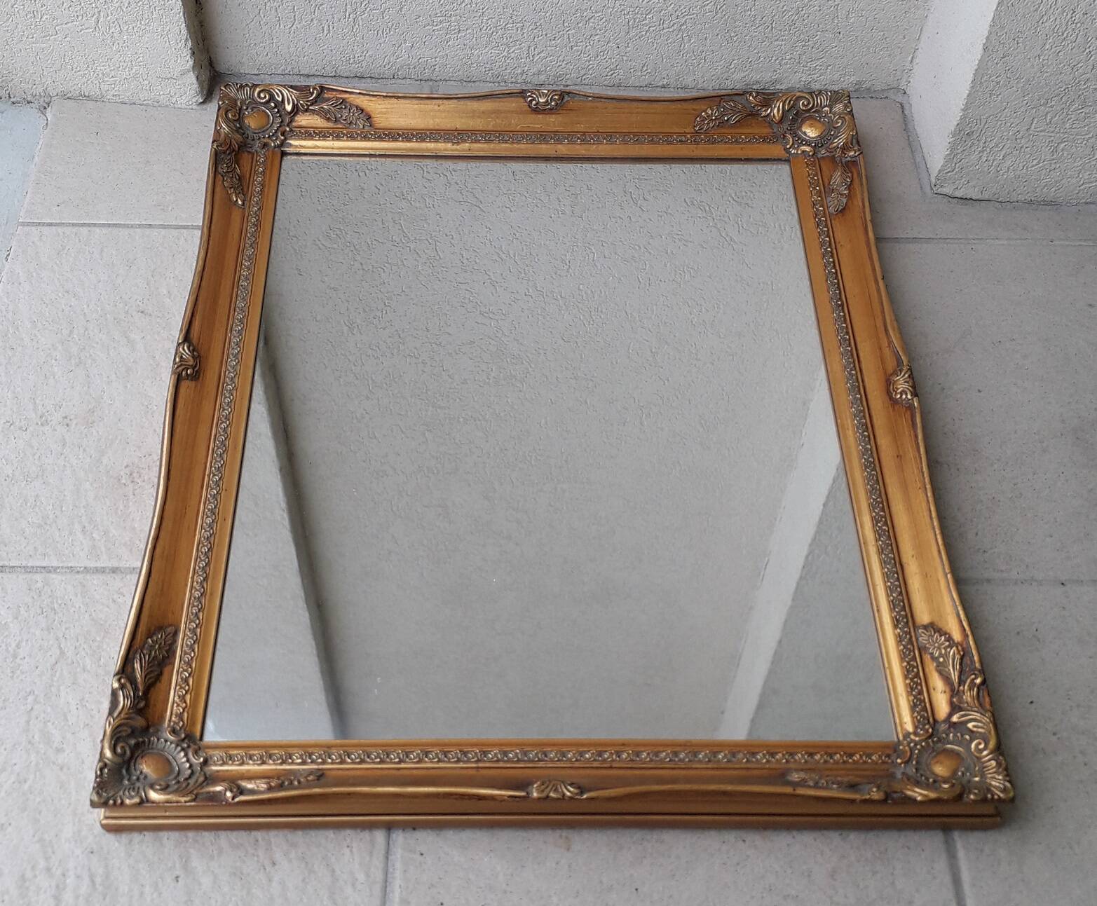 Rectangular gold mirror